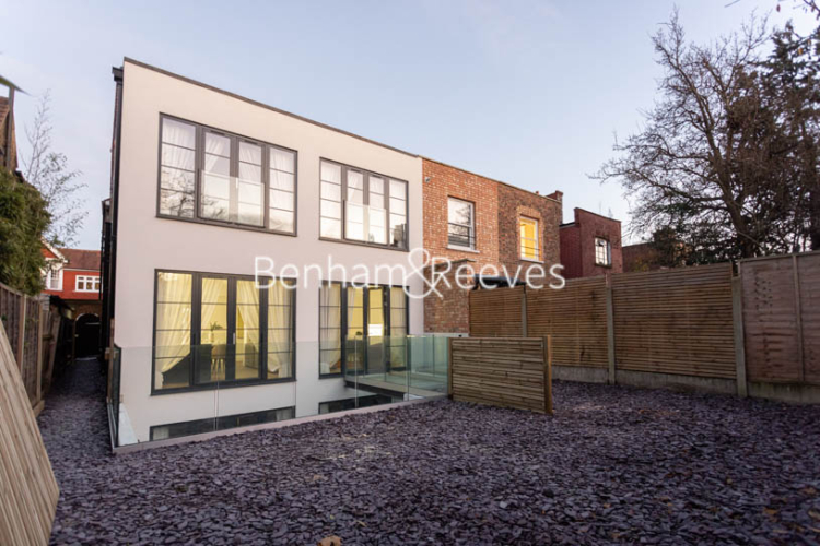 4 bedrooms flat to rent in Hillcrest Road, Acton, W3-image 17