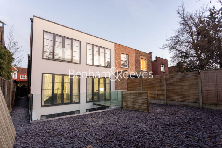 4  bedrooms flat to rent in Hillcrest Road, Acton, W3-image 17