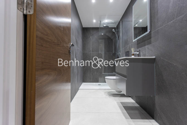 4  bedrooms flat to rent in Hillcrest Road, Acton, W3-image 21