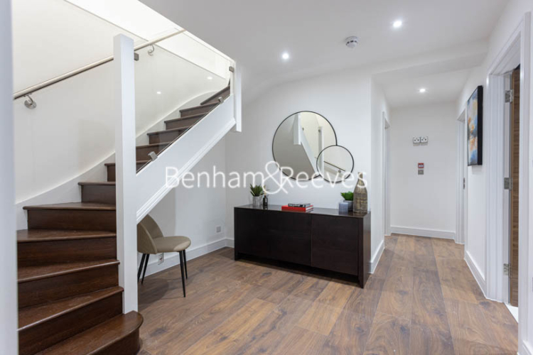 4 bedrooms flat to rent in Hillcrest Road, Acton, W3-image 22