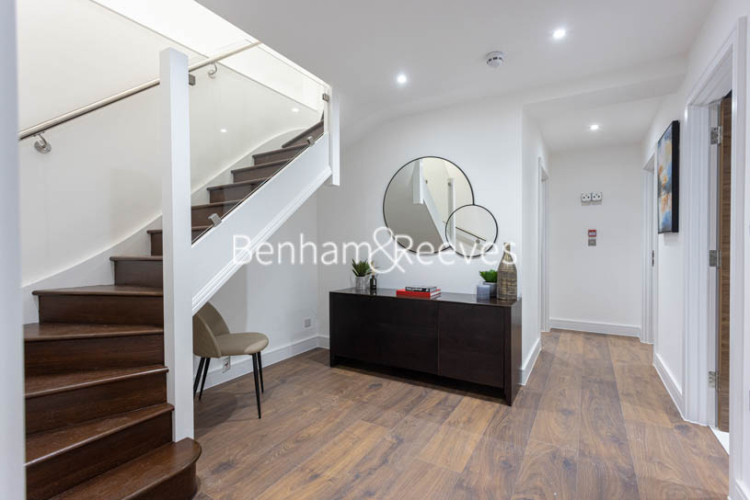 4  bedrooms flat to rent in Hillcrest Road, Acton, W3-image 22