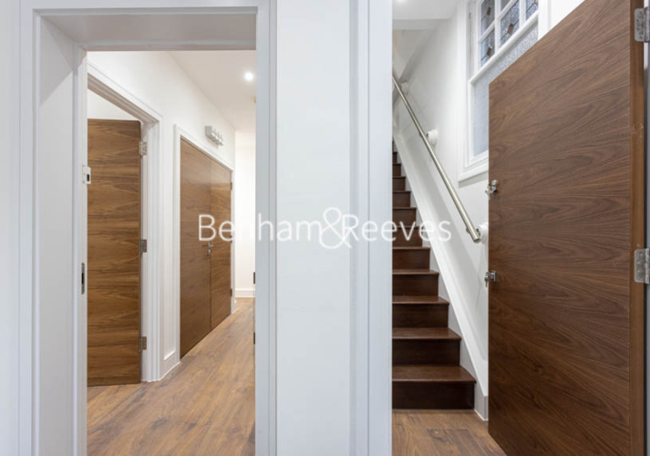 4 bedrooms flat to rent in Hillcrest Road, Acton, W3-image 25