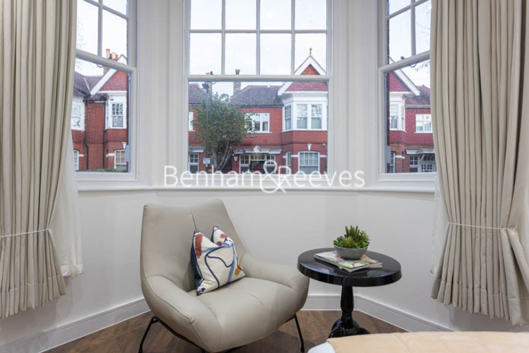 4  bedrooms flat to rent in Hillcrest Road, Acton, W3-image 26