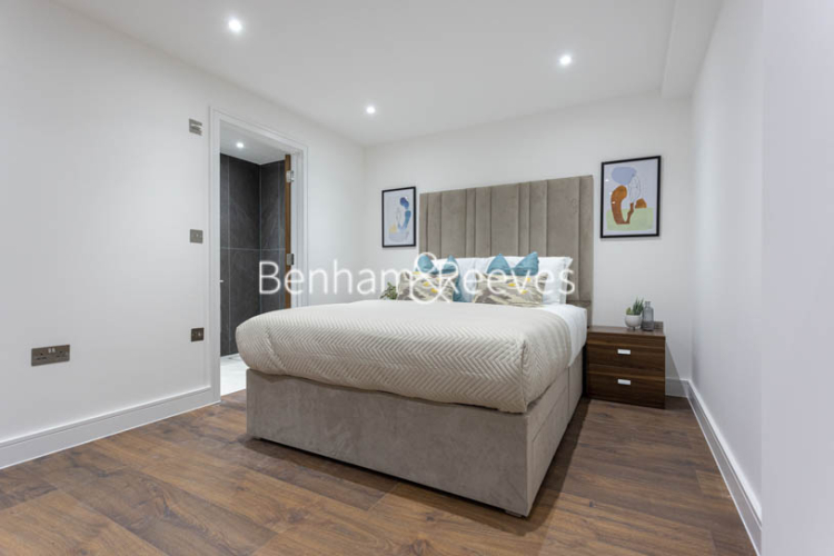 4 bedrooms flat to rent in Hillcrest Road, Acton, W3-image 28