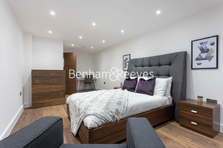 4 bedrooms flat to rent in Hillcrest Road, Acton, W3-image 29