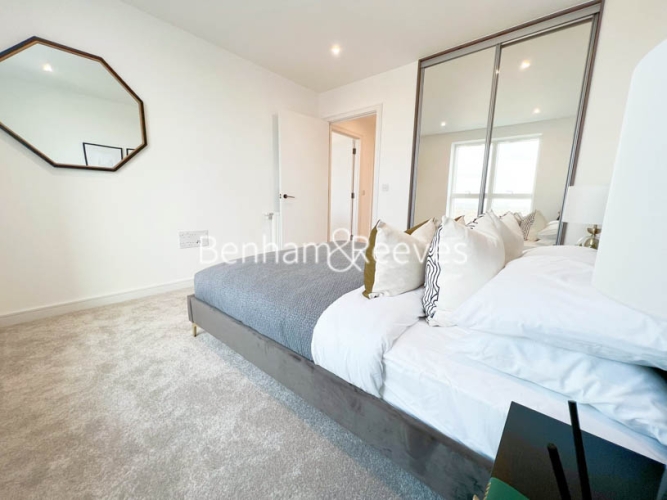 2 bedrooms flat to rent in Greenleaf Walk, Southall, UB1-image 5