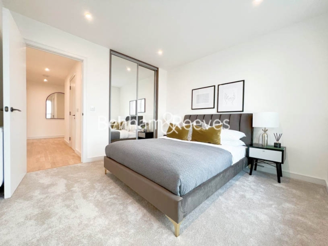 2  bedrooms flat to rent in Greenleaf Walk, Southall, UB1-image 6