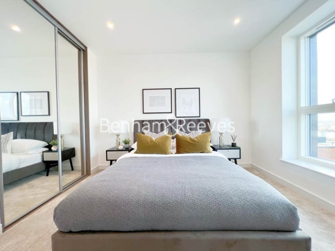 2  bedrooms flat to rent in Greenleaf Walk, Southall, UB1-image 7
