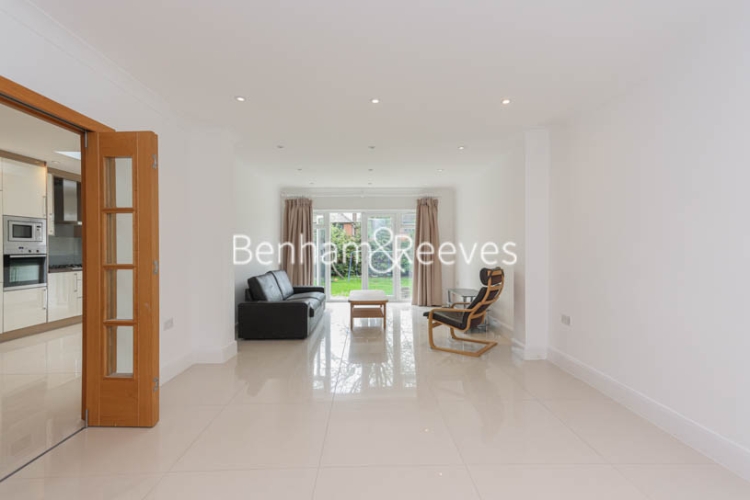 4 bedrooms flat to rent in East Close, Ealing, W5-image 13