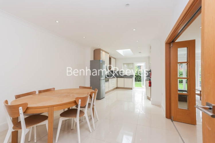 4 bedrooms flat to rent in East Close, Ealing, W5-image 14