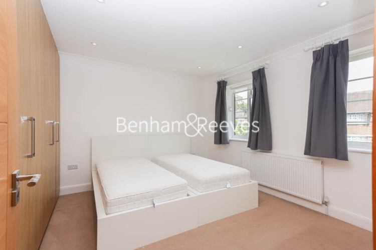 4  bedrooms flat to rent in East Close, Ealing, W5-image 20