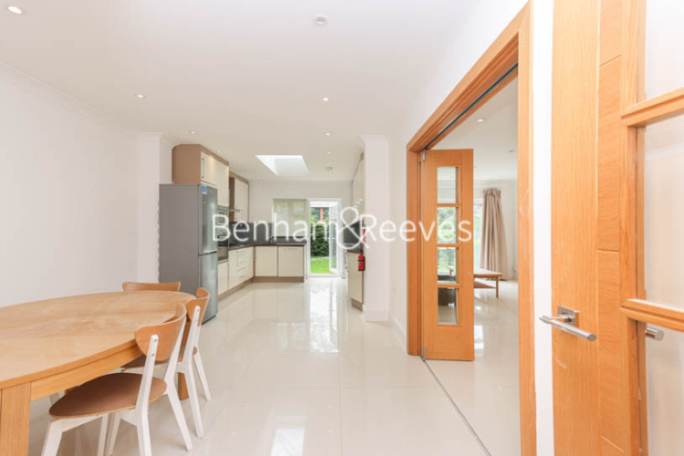 4  bedrooms flat to rent in East Close, Ealing, W5-image 22