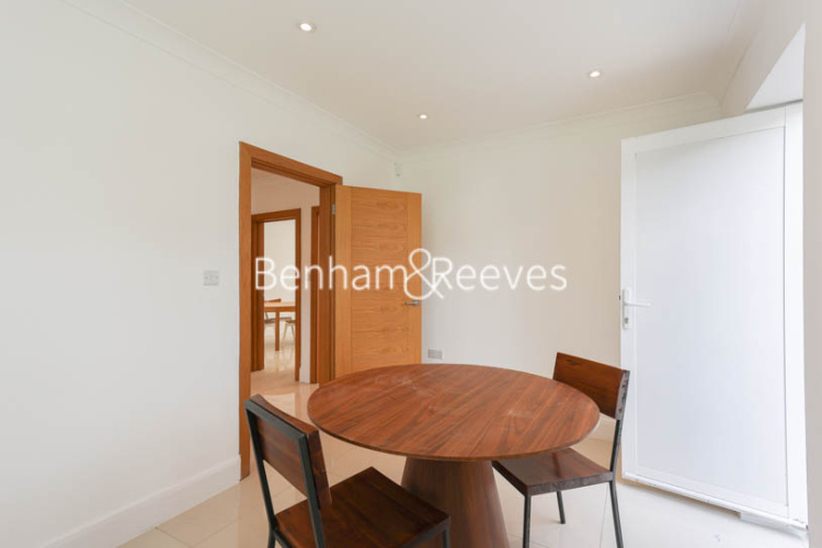 4  bedrooms flat to rent in East Close, Ealing, W5-image 24