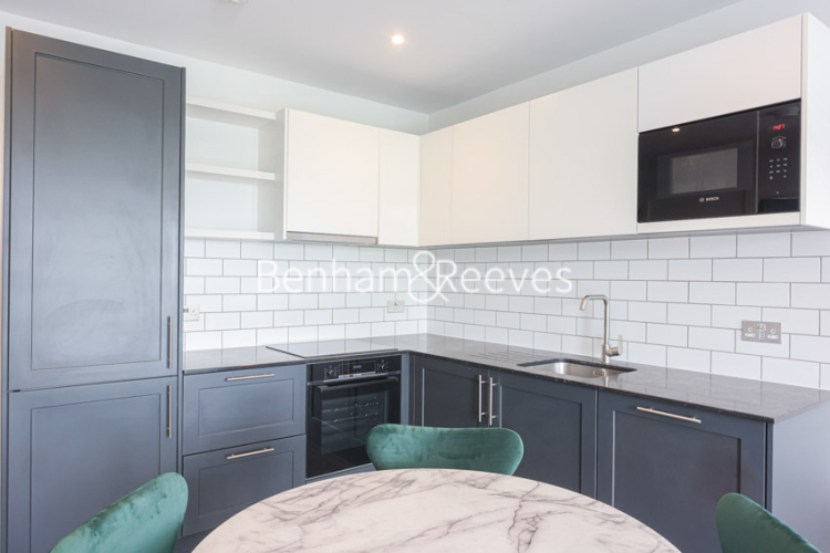 1  bedroom flat to rent in Filmworks Walk, Ealing, W5-image 2