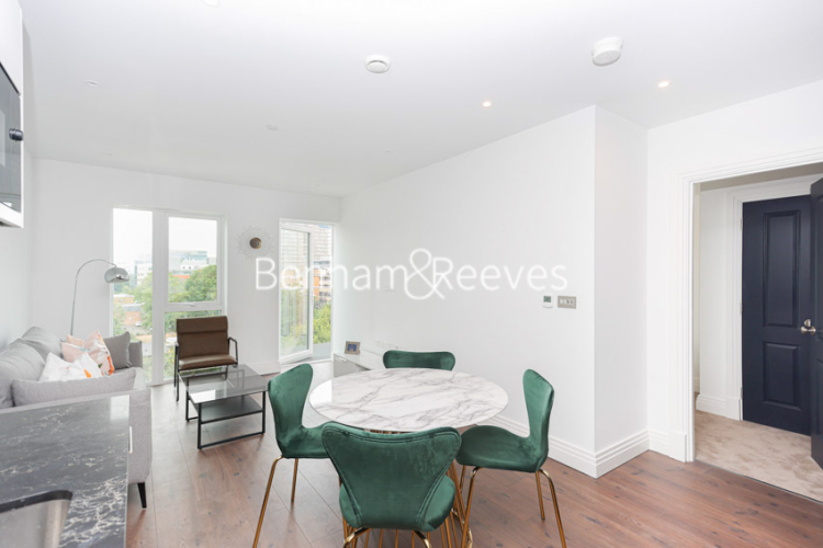 1  bedroom flat to rent in Filmworks Walk, Ealing, W5-image 3