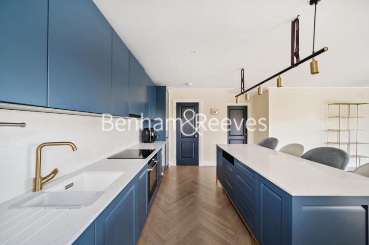 3  bedrooms flat to rent in Filmworks Walk, Ealing, W5-image 2