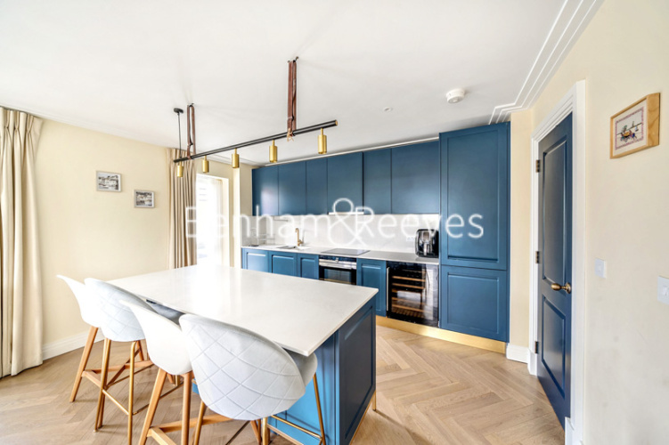 3  bedrooms flat to rent in Filmworks Walk, Ealing, W5-image 3