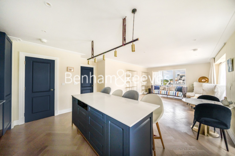 3  bedrooms flat to rent in Filmworks Walk, Ealing, W5-image 9