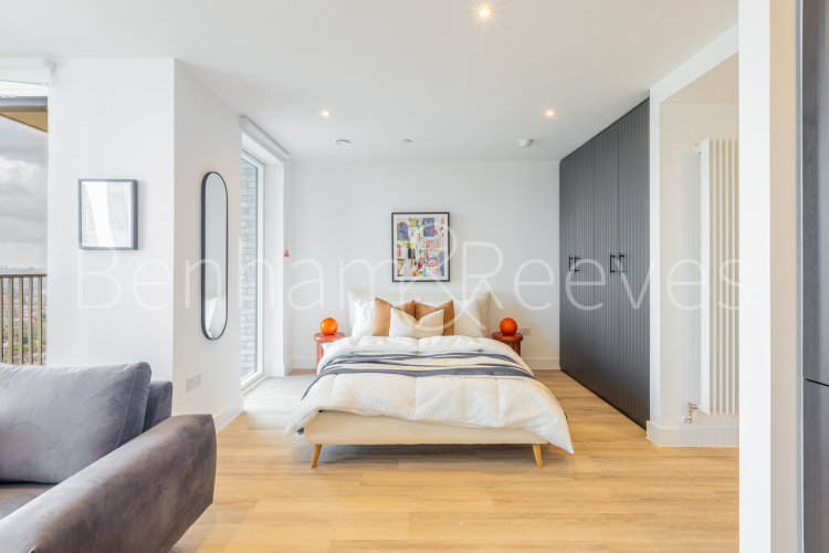 Studio flat to rent in Heartwood Boulevard, Acton, W3-image 3