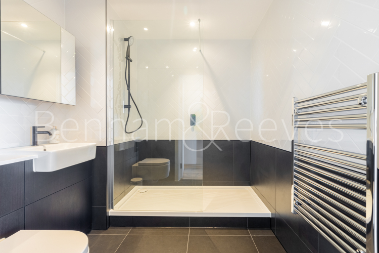 Studio flat to rent in Heartwood Boulevard, Acton, W3-image 4