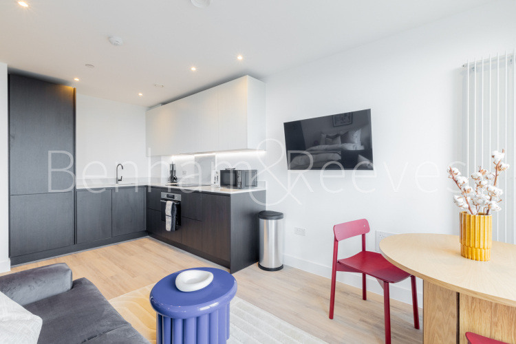 Studio flat to rent in Heartwood Boulevard, Acton, W3-image 10