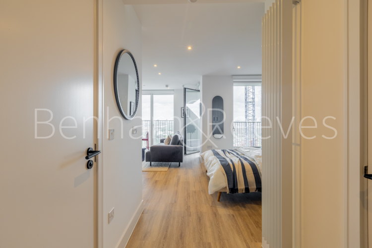 Studio flat to rent in Heartwood Boulevard, Acton, W3-image 11