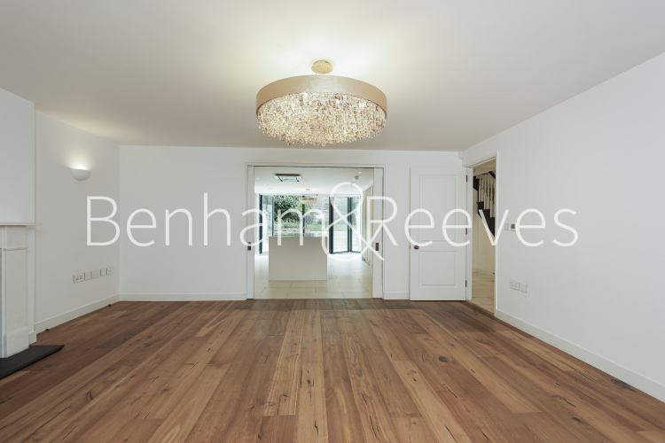 5  bedrooms house to rent in The Common, Ealing, W5-image 1