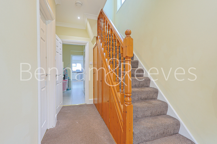 5  bedrooms house to rent in Uneeda Drive, Greenford, UB6-image 9
