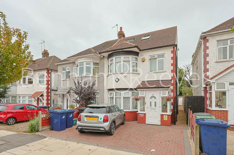 5  bedrooms house to rent in Uneeda Drive, Greenford, UB6-image 10