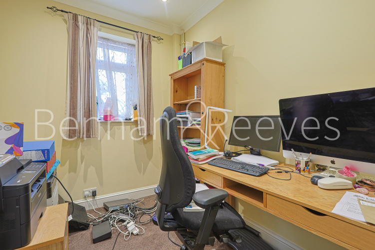 5  bedrooms house to rent in Uneeda Drive, Greenford, UB6-image 13