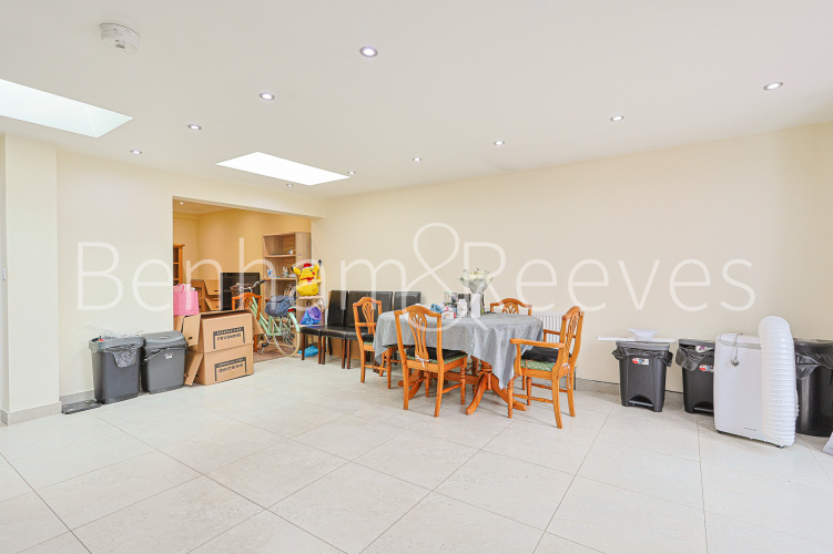 5  bedrooms house to rent in Uneeda Drive, Greenford, UB6-image 15