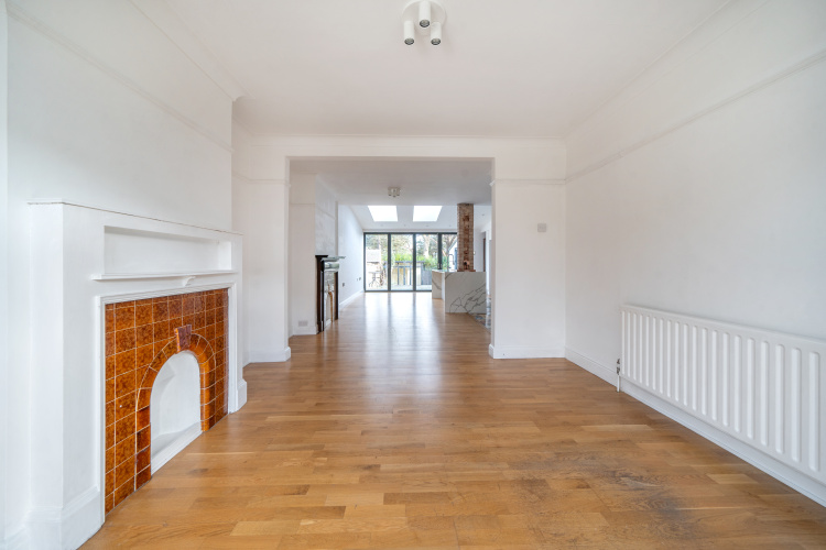 4  bedrooms house to rent in Brentmead gardens, Ealing, NW10-image 5