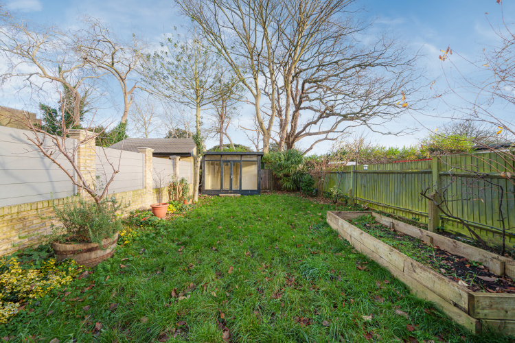 4  bedrooms house to rent in Brentmead gardens, Ealing, NW10-image 18