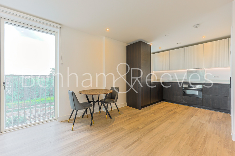 1  bedroom flat to rent in Heartwood Boulevard, Acton, W3-image 8