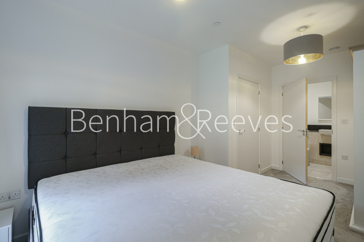 3  bedrooms flat to rent in East Acton Lane, Acton, W3-image 4