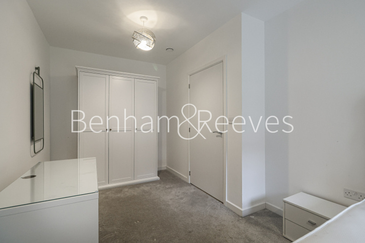 3  bedrooms flat to rent in East Acton Lane, Acton, W3-image 11