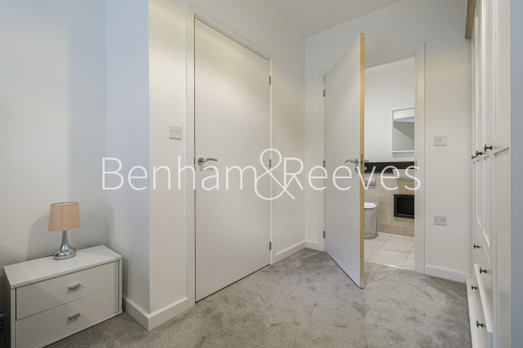 3  bedrooms flat to rent in East Acton Lane, Acton, W3-image 17