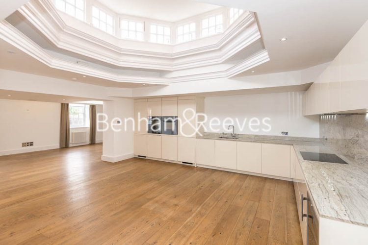 3  bedrooms flat to rent in Roehampton House, Roehampton, SW15-image 1