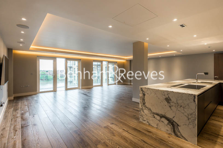 4  bedrooms flat to rent in Regatta Lane, Hammersmith, W6-image 1