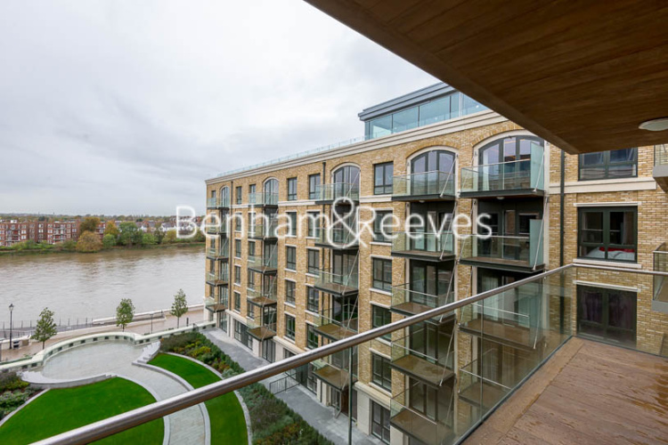 4  bedrooms flat to rent in Regatta Lane, Hammersmith, W6-image 5