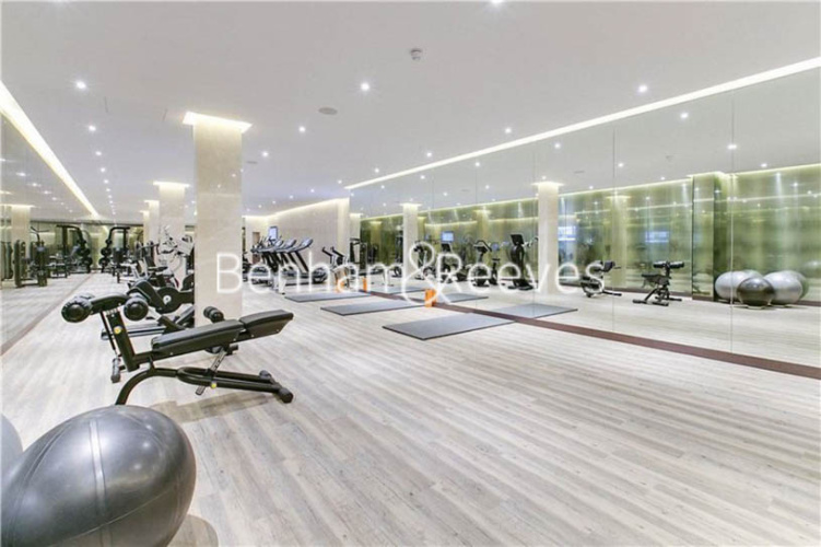 4  bedrooms flat to rent in Regatta Lane, Hammersmith, W6-image 9