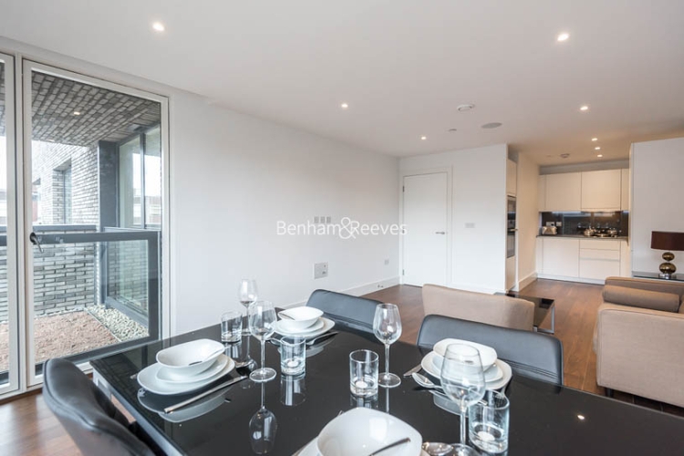 1 bedroom flat to rent in London Square, Putney, SW15-image 3