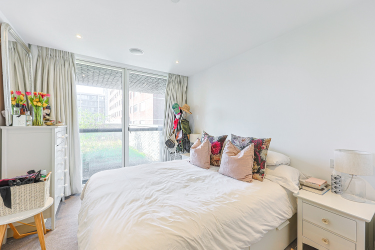 1 bedroom flat to rent in London Square, Putney, SW15-image 3