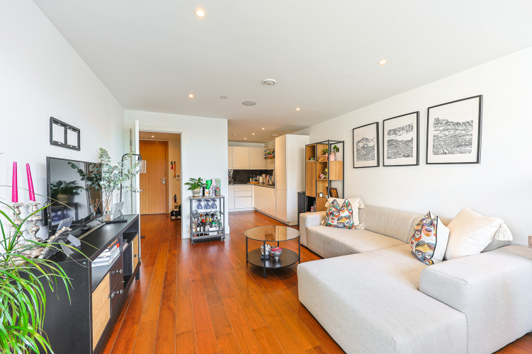 1 bedroom flat to rent in London Square, Putney, SW15-image 7