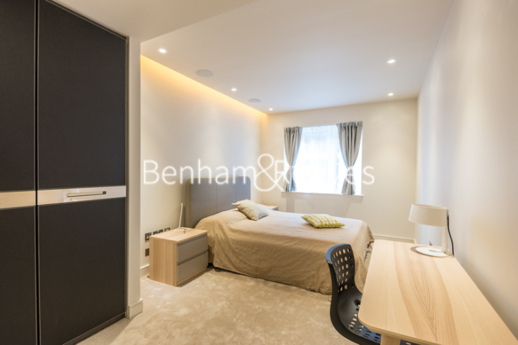 3 bedrooms flat to rent in Parr's Way, Hammermsith, W6-image 11