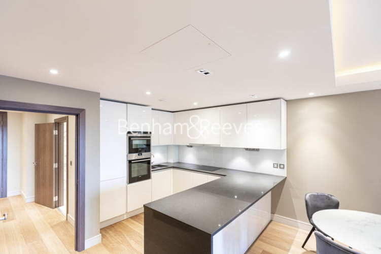 2 bedrooms flat to rent in Parrs Way, Hammersmith, W6-image 2