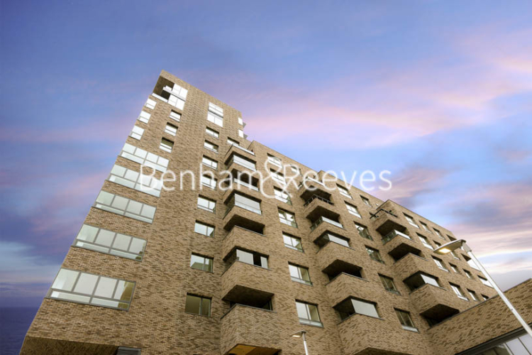 2  bedrooms flat to rent in London Square, Putney, SW15-image 6