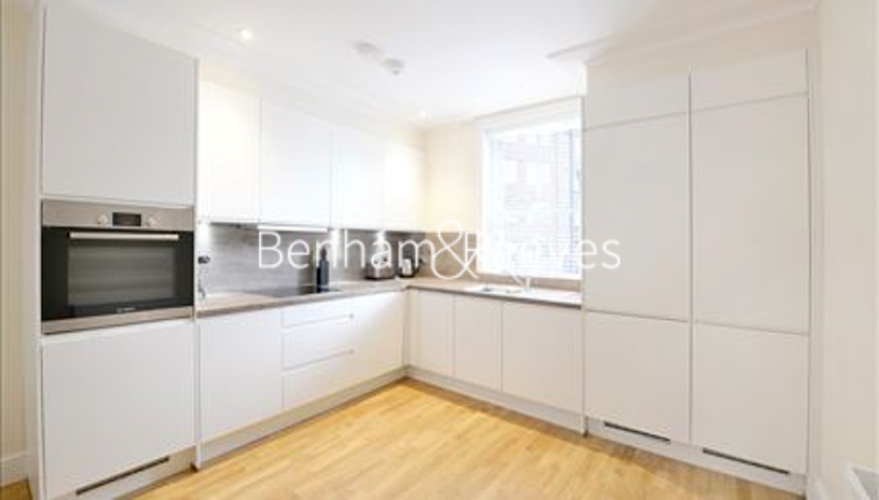 1 bedroom flat to rent in Hamlet Gardens, Ravenscourt Park, W6-image 2