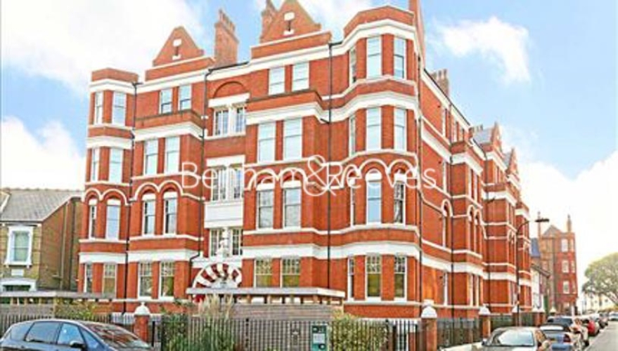 1  bedroom flat to rent in Hamlet Gardens, Ravenscourt Park, W6-image 5