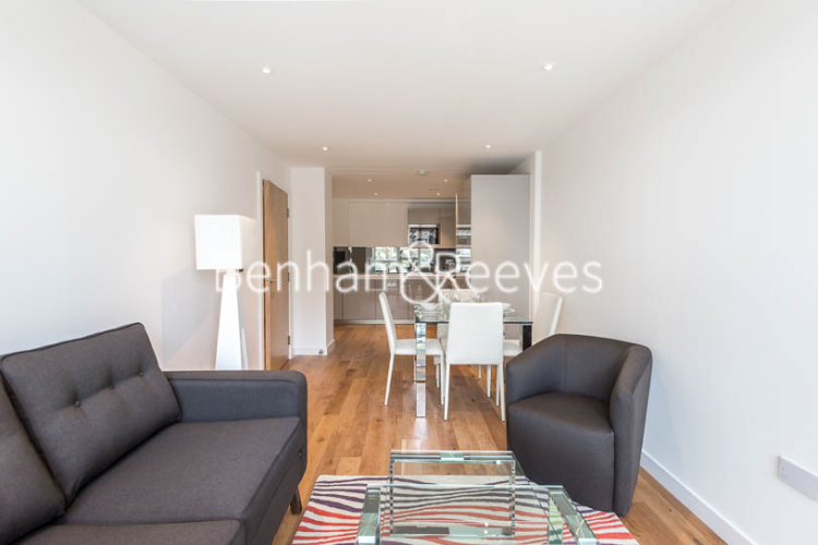 1  bedroom flat to rent in Goldhawk Road, Shepherd's Bush, W12-image 1